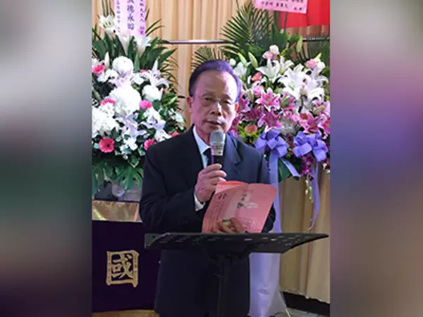 司儀引導家屬進行家奠儀式