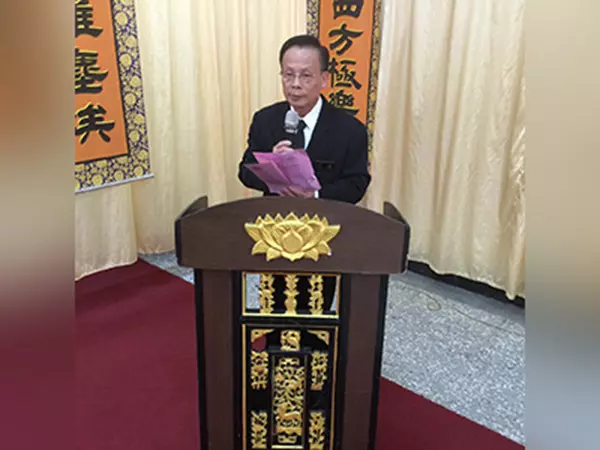 司儀引導家屬進行家奠儀式